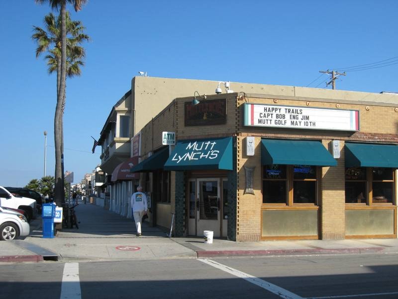 Mutt Lynch's bar and restaurant on Newport Beach boardwalk