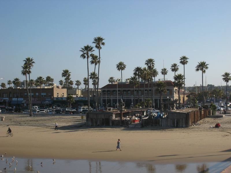Walking along Newport Beach Pier toward the Pier Grill & Sushi restaurant